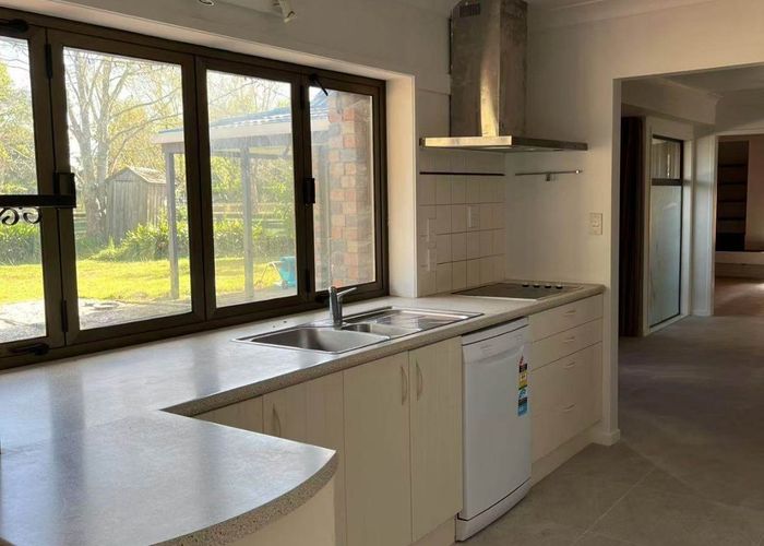  at 28 Blackbridge Road, Albany