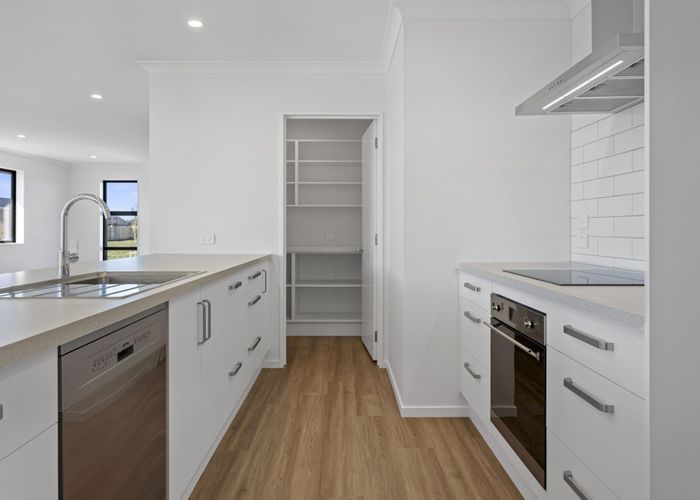  at 5 Weaver Street, Woodend