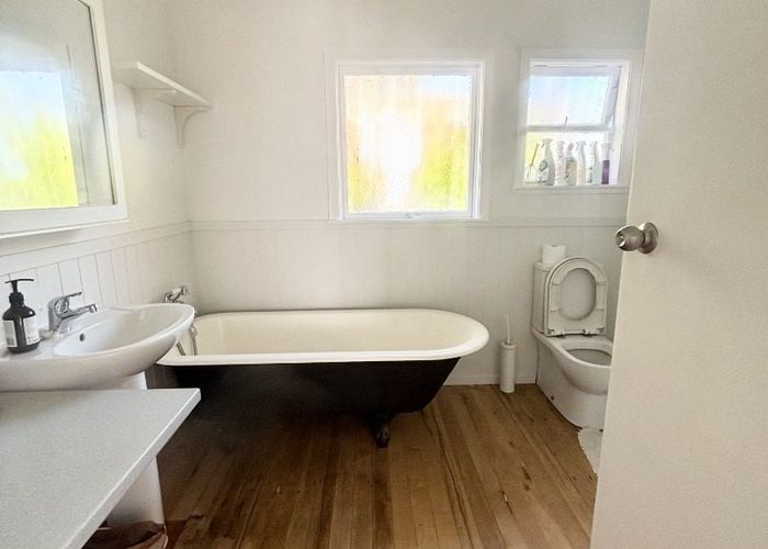  at 12 Lynn road, Bayview, North Shore City, Auckland