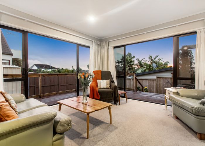  at 2/68 St Johns Road, Meadowbank, Auckland