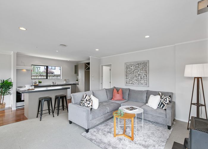  at 6 Thistledew Place, Bayview, Auckland