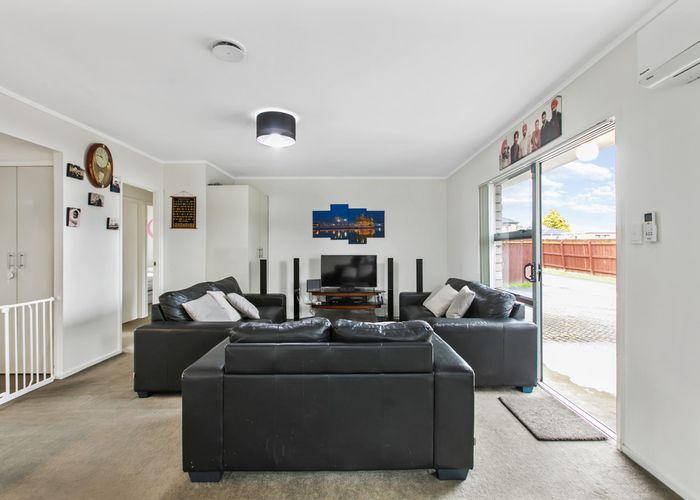 at 2/10 Gordon Road, Papatoetoe, Auckland