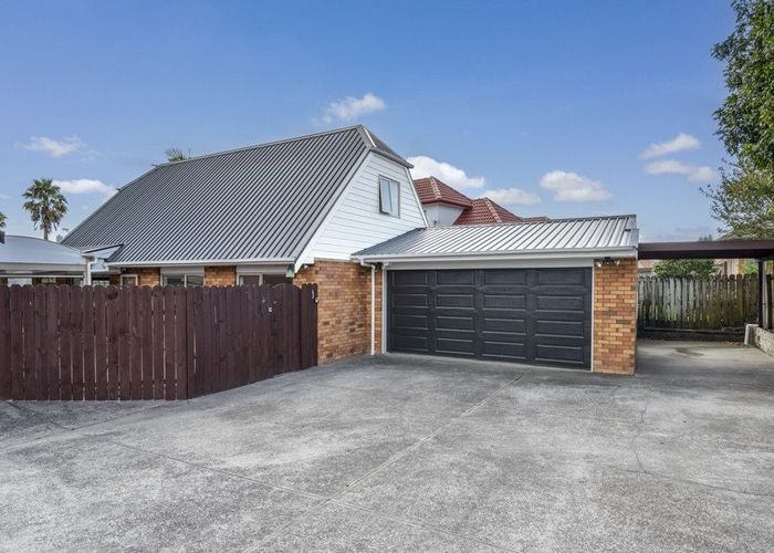  at 2/17 Daria Place, Northpark, Auckland