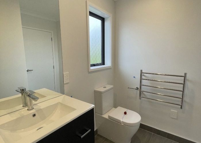  at 24B Kawiti Ave, Point England, Auckland City, Auckland