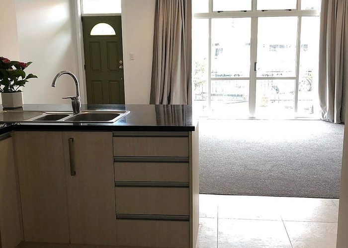  at 4/44 Carlos Drive, Flat Bush, Manukau City, Auckland