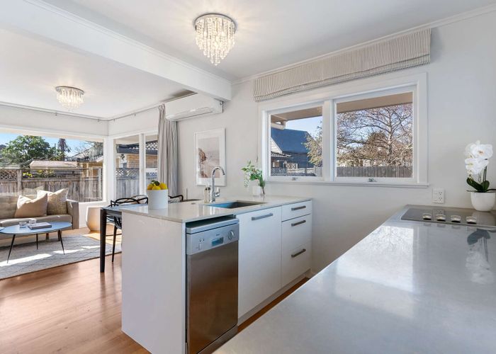  at 4/12 Wright Road, Point Chevalier, Auckland