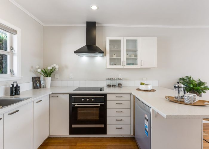 at 1/18 Limmer Place, Browns Bay, North Shore City, Auckland