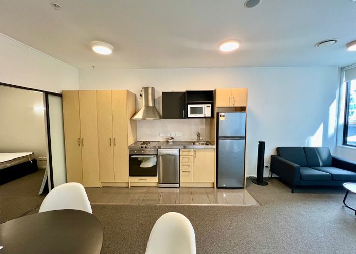  at 306/17 Putney Way, City Centre, Manukau City, Auckland