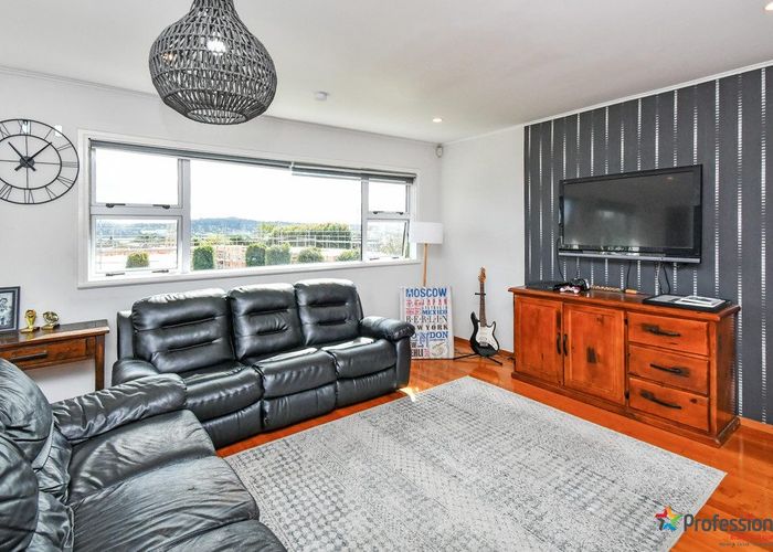  at 54 Church Road, Mangere Bridge, Auckland