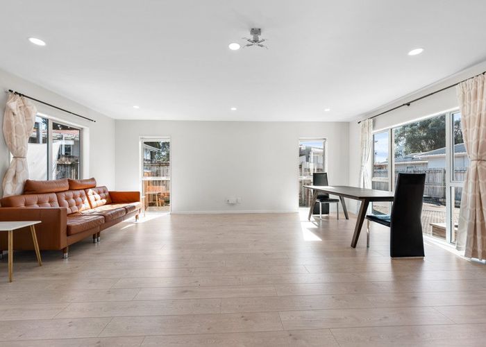  at 25A Larnoch Road, Henderson, Waitakere City, Auckland
