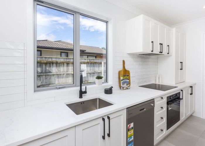  at 44D Pine Avenue, Upper Hutt Central, Upper Hutt