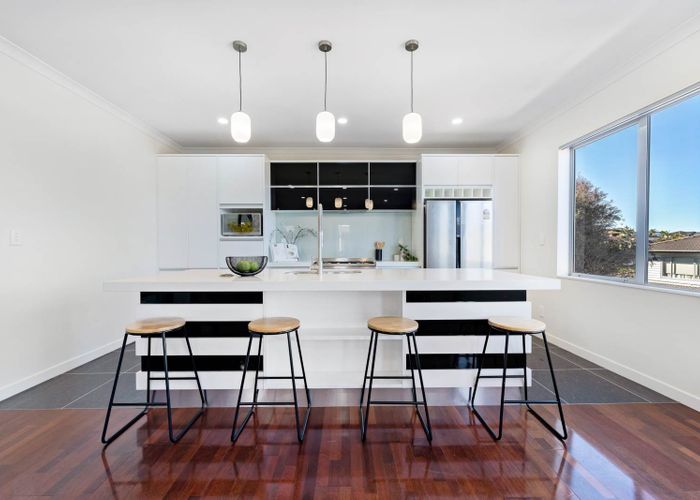  at 12 Bintulu Place, Fairview Heights, Auckland