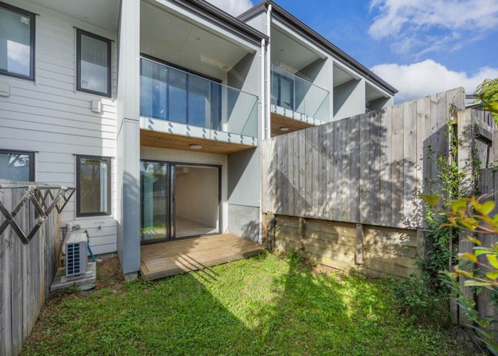  at 5/98 Lincoln Park Avenue, Massey, Waitakere City, Auckland