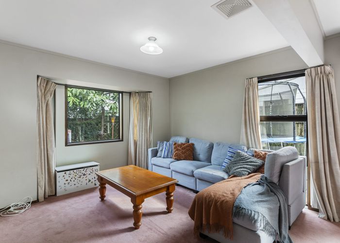  at 2/230 Rangatira Road, Beach Haven, Auckland