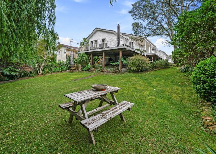  at 2/16 Scarlock Avenue, Browns Bay, North Shore City, Auckland
