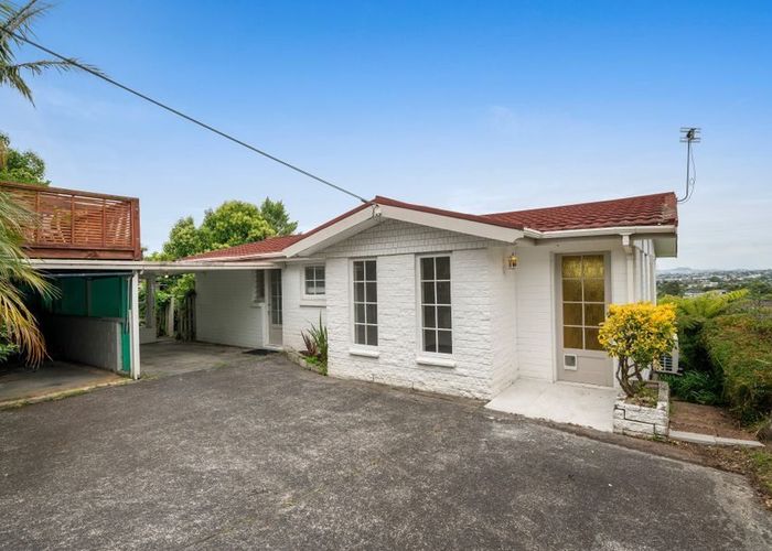 at 2/235 Sunset Road, Sunnynook, Auckland
