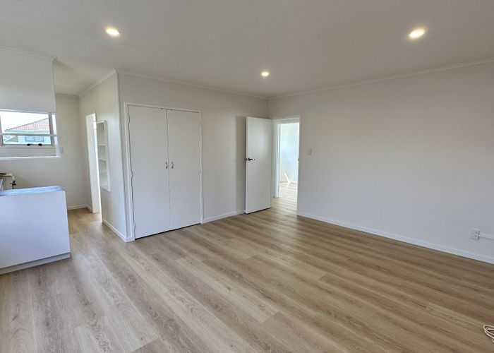  at 2/39 Littlejohn Street, Hillsborough, Auckland