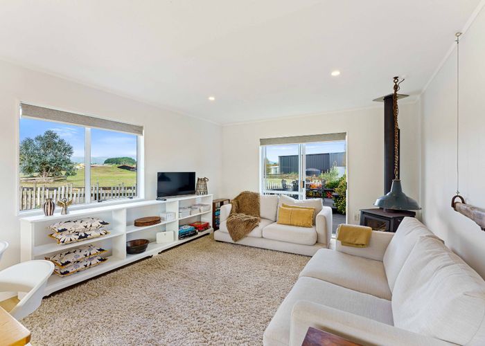  at 3 Mavis Avenue, Waikawa Beach, Horowhenua, Manawatu / Whanganui