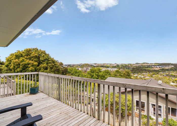  at 2/61 The Avenue, Albany, North Shore City, Auckland