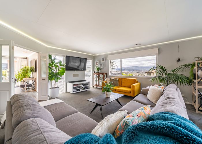  at 32 King Charles Drive, Kingsley Heights, Upper Hutt, Wellington