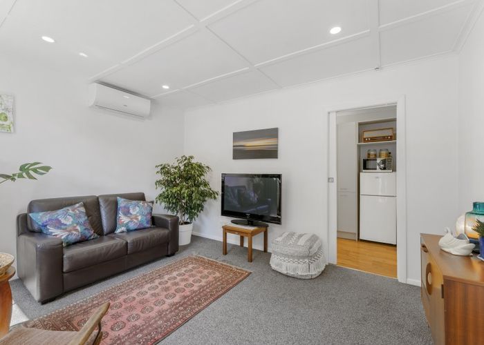  at 40 Collins Avenue, Tawa, Wellington