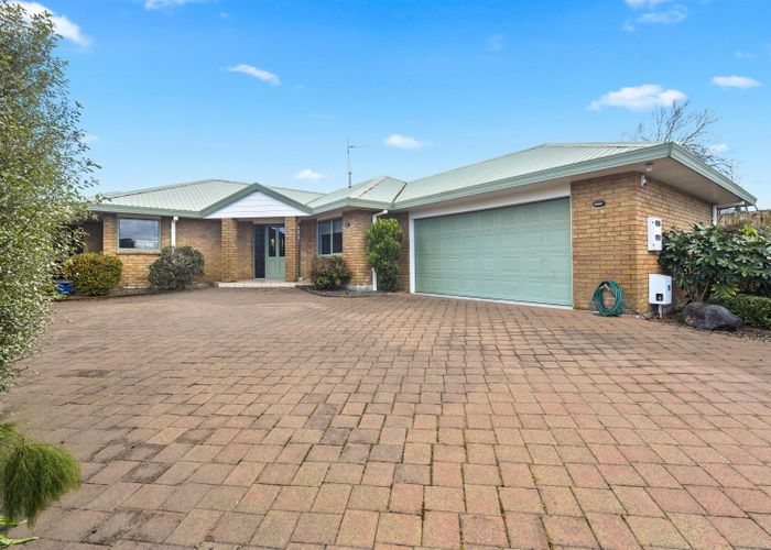  at 10 Guernsey Place, Grandview Heights, Hamilton