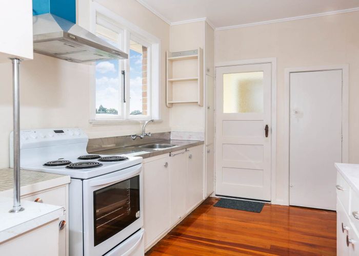  at 64 Hutchinson Avenue, New Lynn, Waitakere City, Auckland