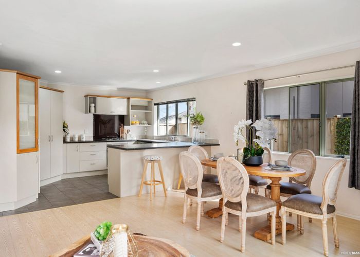  at 8 Dalcross Drive, Flat Bush, Auckland