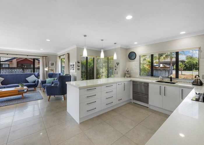  at 8 Moy Place, East Tamaki Heights, Auckland