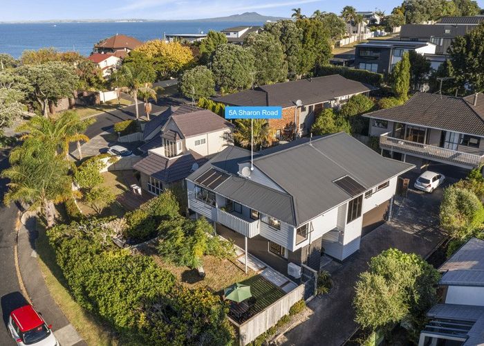  at 1/5 Sharon Road, Waiake, Auckland