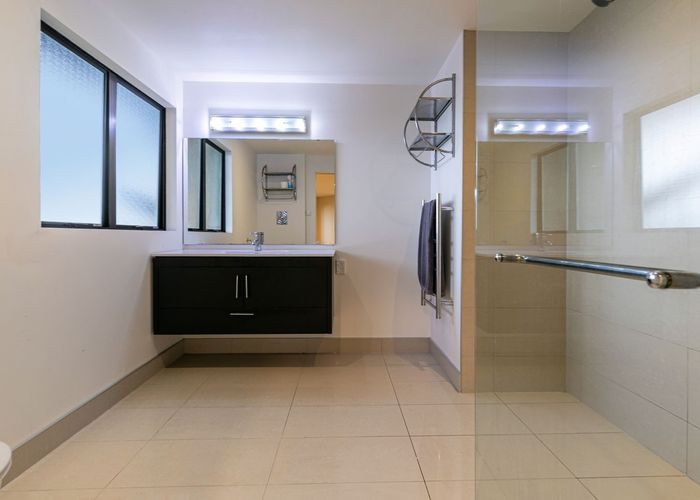  at 922 West Coast Road, Waiatarua, Auckland