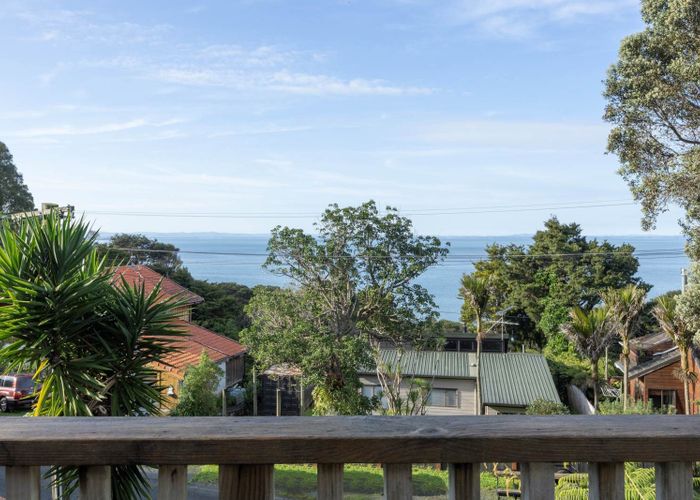  at 19 Kauri Point Road, Laingholm, Waitakere City, Auckland