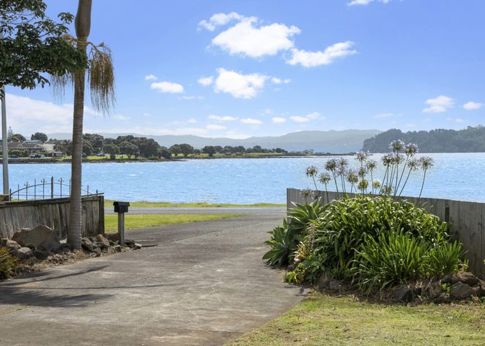  at 32C Kiwi Esplanade, Mangere Bridge, Auckland