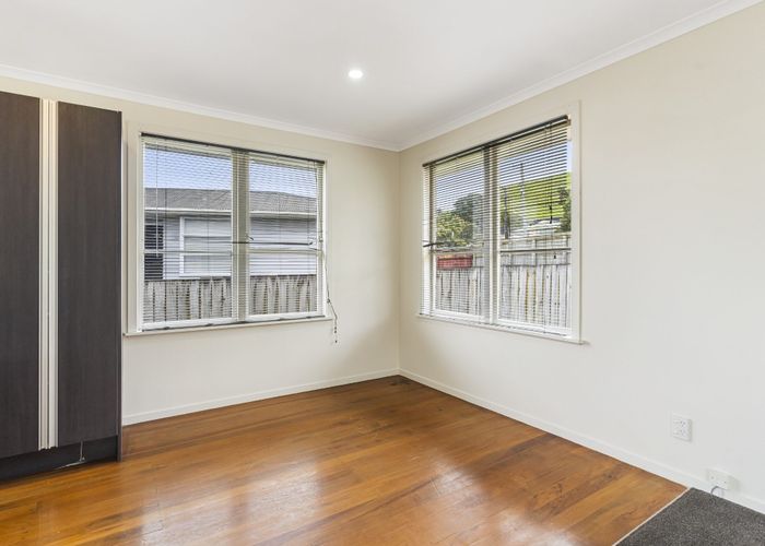  at 33 Mountain Road, Mangere Bridge, Auckland