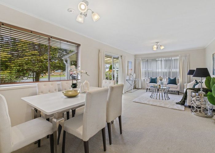  at 2/27A Eastern Beach Road, Eastern Beach, Manukau City, Auckland