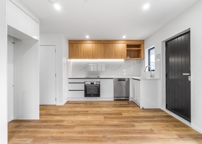  at 2/34A Secretariat Place, Randwick Park, Manukau City, Auckland