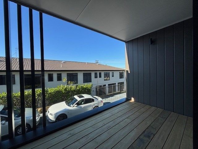  at 4/150 Royal Road, Massey, Waitakere City, Auckland