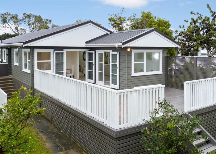  at 2/1 Stanley Road, Glenfield, Auckland