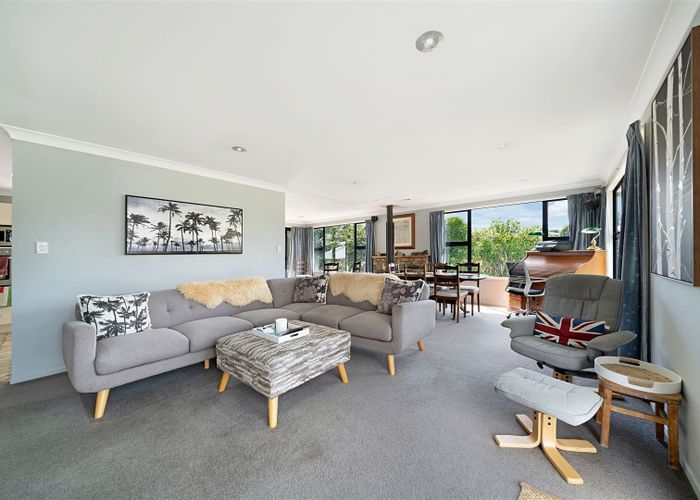 For sale 26 Dawnhaven Drive, Te Atatu Peninsula, Waitakere City