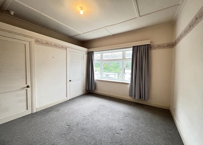  at 9 Hungerford Road (upper house), Lyall Bay, Wellington, Wellington