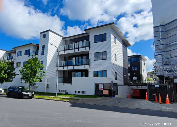 at 10/130 Stancombe Road, Flat Bush, Auckland