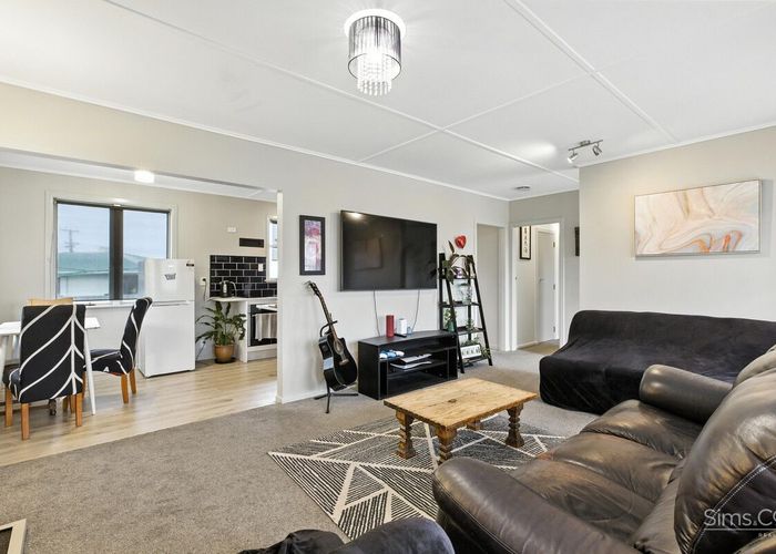  at 4 Glenn Street, Castlecliff, Whanganui, Manawatu / Whanganui