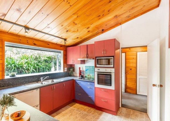  at 7 Miromiro Road, Normandale, Lower Hutt, Wellington