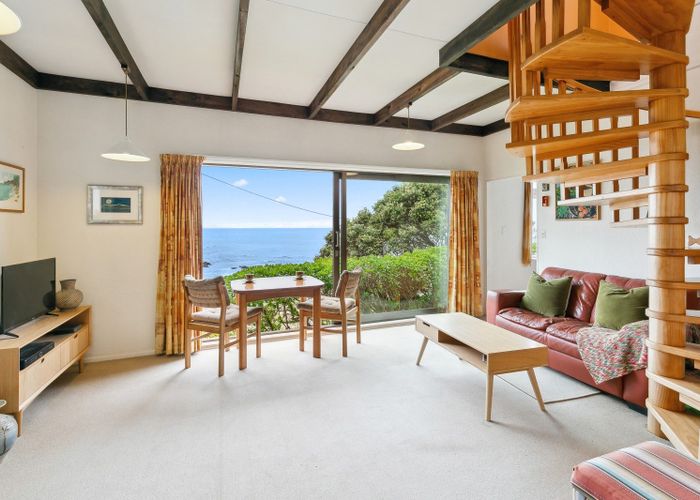  at 140 The Esplanade, Houghton Bay, Wellington