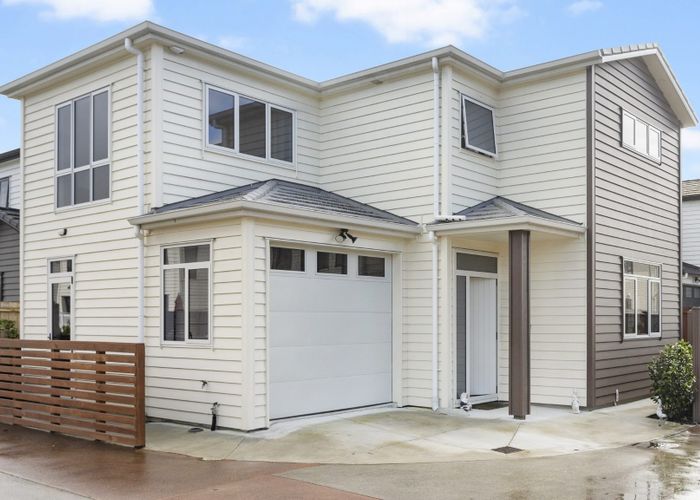  at 8 Karakia Lane, Hillsborough, Auckland