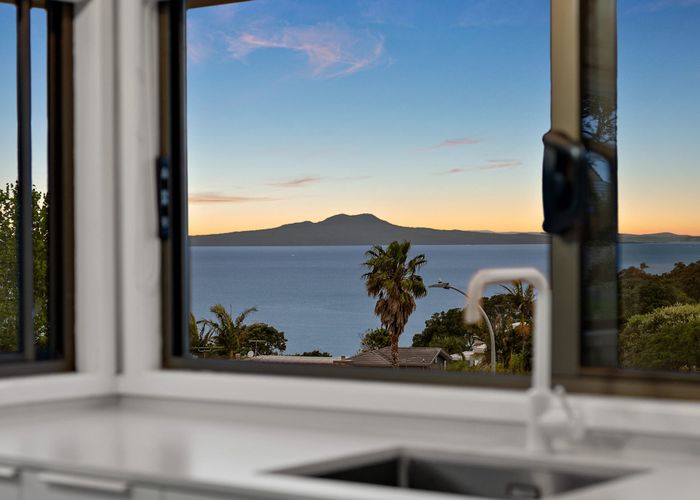  at 2/33 Sharon Road, Torbay, North Shore City, Auckland