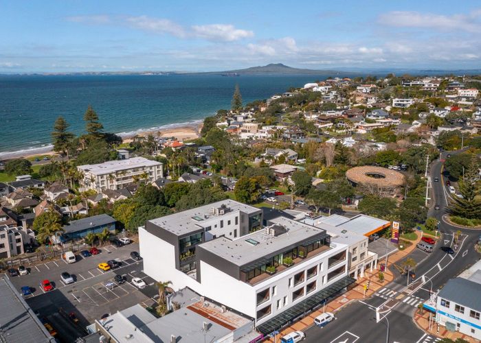  at 17/423-427 Beach Road, Mairangi Bay, North Shore City, Auckland