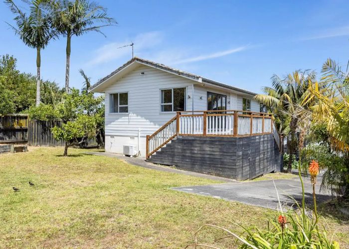  at 2/25 Moire Road, Massey, Waitakere City, Auckland