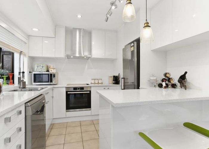  at 2/73 Hattaway Avenue, Bucklands Beach, Auckland
