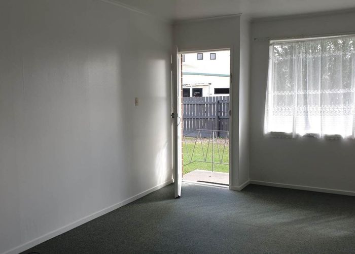  at 1/62 Lincoln Road, Henderson, Waitakere City, Auckland